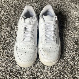 white Nike shoes size 7.5